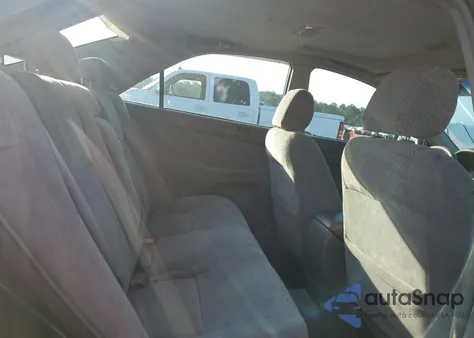 2003 Toyota Camry Le z USA, uszkodzony, nr VIN 4T1BE32K93U153608